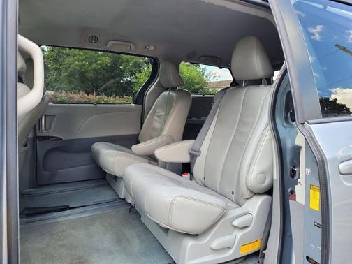 2014 Toyota Sienna XLE