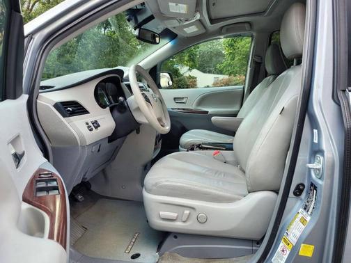 2014 Toyota Sienna XLE