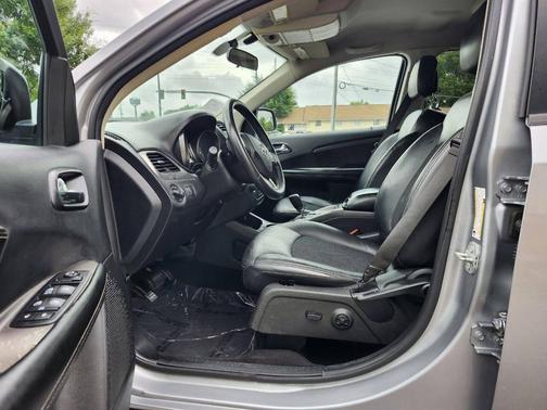 Gray 2018 Dodge Journey Crossroad