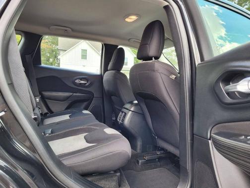 2015 Jeep Cherokee Sport