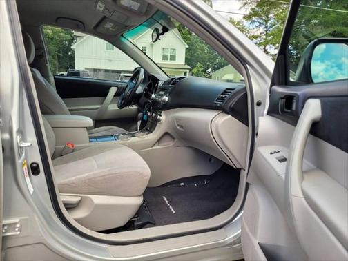 2011 Toyota Highlander SE