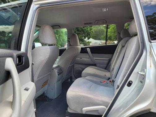 2011 Toyota Highlander SE
