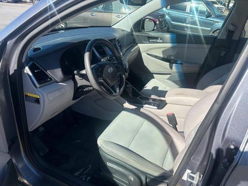 2016 Hyundai TUCSON SE