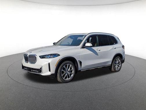 Mineral White Metallic 2026 BMW X5 PHEV xDrive50e