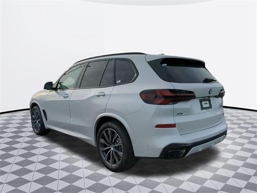 2025 BMW X5 M60i