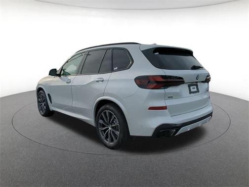2025 BMW X5 M60i