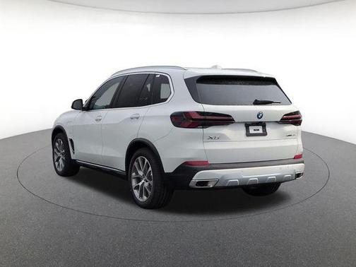 Alpine White 2026 BMW X5 PHEV xDrive50e