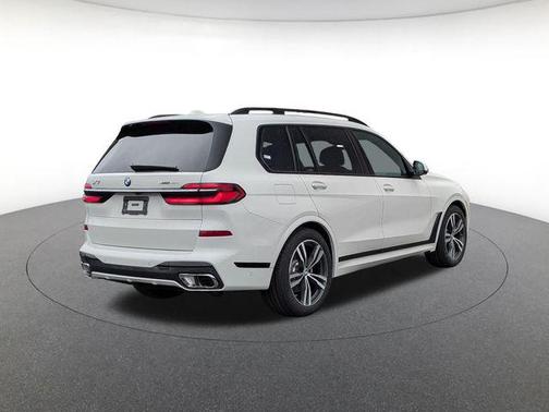 Alpine White 2026 BMW X7 xDrive40i