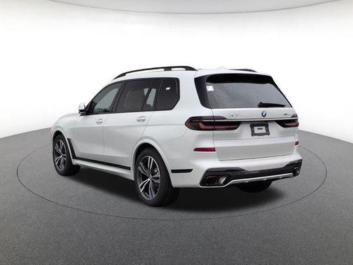 White Metallic 2027 BMW X7 xDrive40i