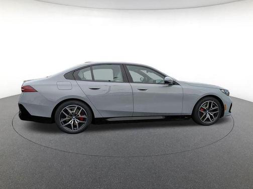 Gray Metallic 2026 BMW i5 xDrive40