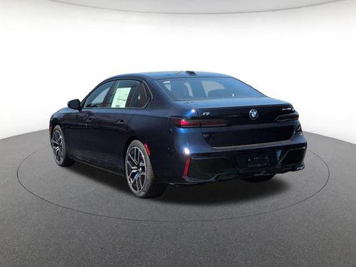 Tanzanite Blue II Metallic 2026 BMW i7 eDrive50