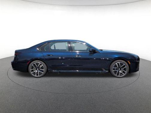 Tanzanite Blue II Metallic 2026 BMW i7 eDrive50