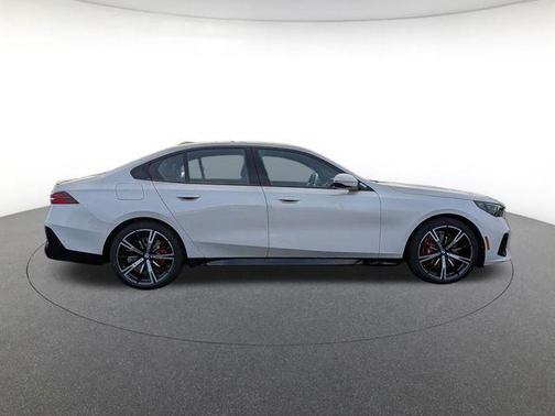 White Metallic 2026 BMW 540 xDrive