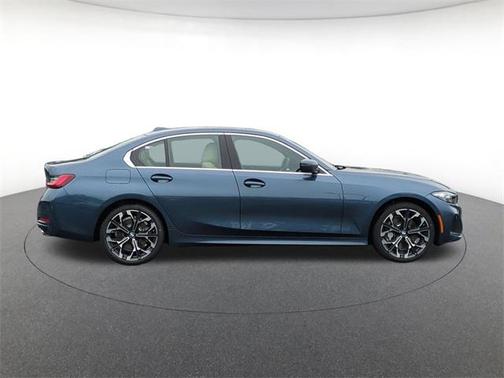 2025 BMW 330 i xDrive