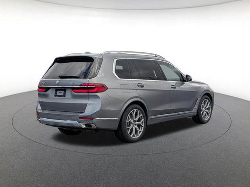 Gray Metallic 2026 BMW X7 xDrive40i