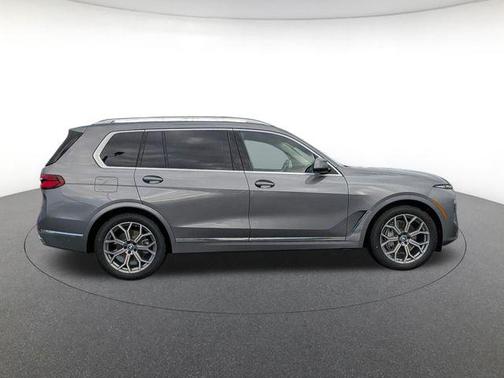 Gray Metallic 2026 BMW X7 xDrive40i