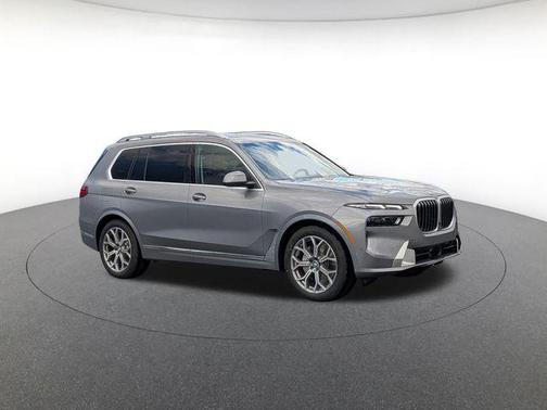 Gray Metallic 2026 BMW X7 xDrive40i