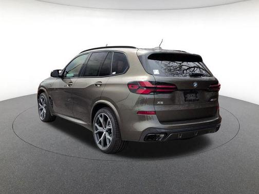 Manhattan Green Metallic 2026 BMW X5 M60i