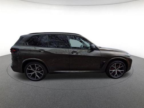 Manhattan Green Metallic 2026 BMW X5 M60i