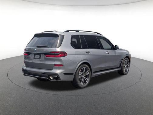 Skyscraper Grey Metallic 2027 BMW X7 xDrive40i