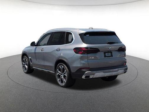 Gray Metallic 2026 BMW X5 xDrive40i
