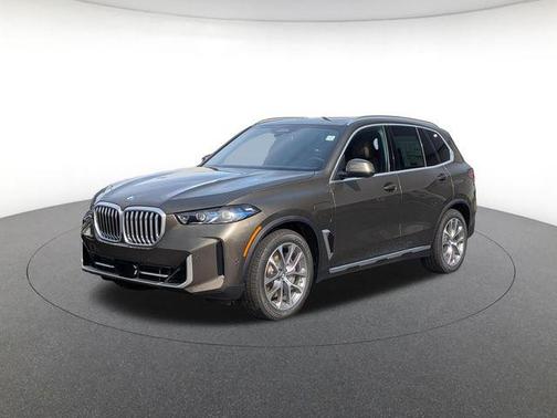 Manhattan Green Metallic 2026 BMW X5 PHEV xDrive50e