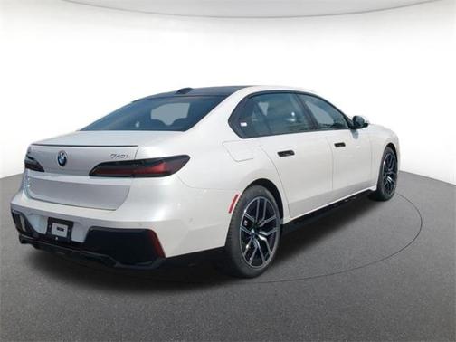 2025 BMW 740 i xDrive