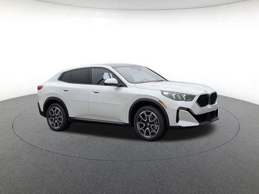 Mineral White Metallic 2026 BMW X2 xDrive28i