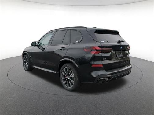 2025 BMW X5 M60i