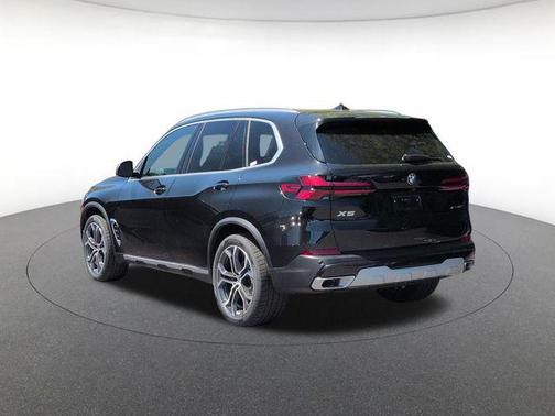 Black Sapphire Metallic 2026 BMW X5 xDrive40i