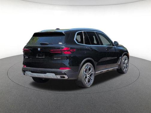 Black Sapphire Metallic 2026 BMW X5 xDrive40i