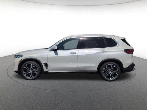 White Metallic 2026 BMW X5 xDrive40i