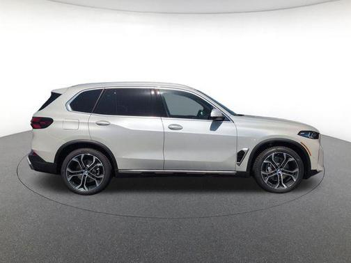 White Metallic 2026 BMW X5 xDrive40i