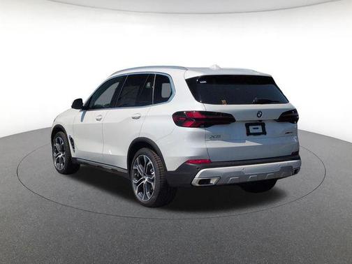 White Metallic 2026 BMW X5 xDrive40i