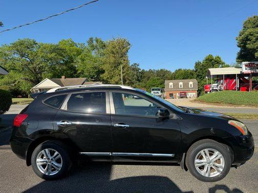 Black 2013 Nissan Rogue SV