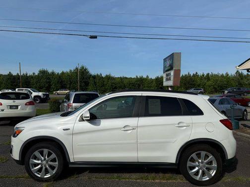 White 2015 Mitsubishi Outlander Sport 2.4L GT