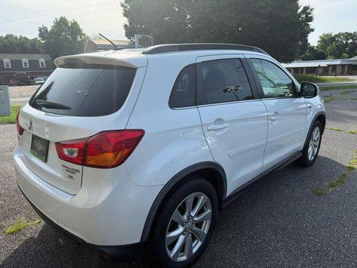 White 2015 Mitsubishi Outlander Sport 2.4L GT