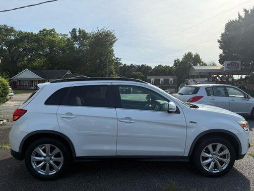 White 2015 Mitsubishi Outlander Sport 2.4L GT