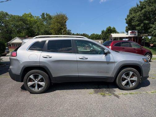 Silver 2019 Jeep Cherokee Limited