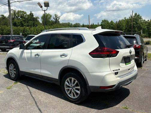 White 2018 Nissan Rogue SV