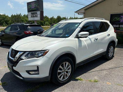 White 2018 Nissan Rogue SV