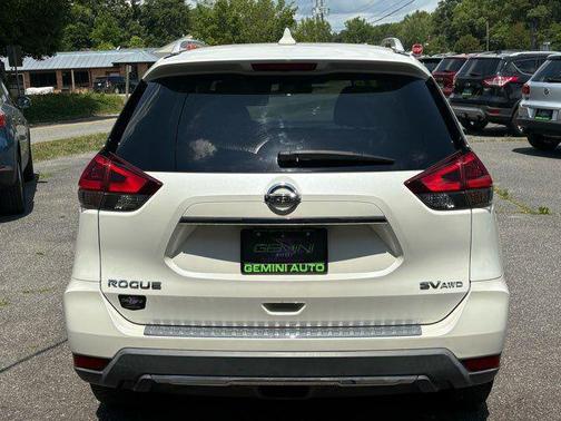 White 2018 Nissan Rogue SV