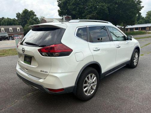 White 2018 Nissan Rogue SV