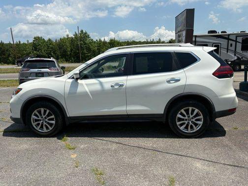 White 2018 Nissan Rogue SV