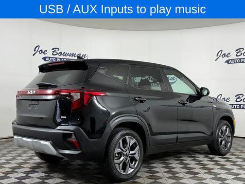 Fusion Black 2024 Kia Seltos LX