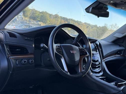 2017 Cadillac Escalade Luxury