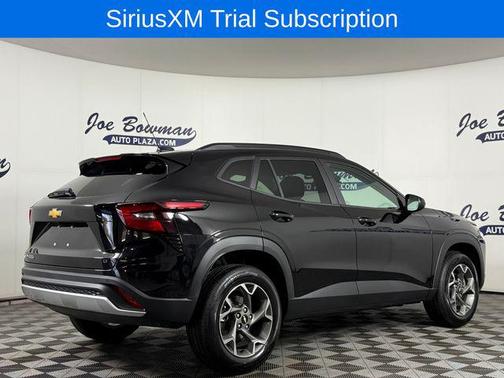 Mosaic Black Metallic 2026 Chevrolet Trax LT