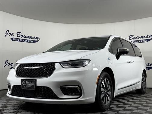2023 Chrysler Pacifica Hybrid Limited