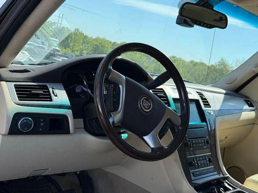 Red E 2007 Cadillac Escalade EXT Base