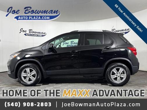 Mosaic Black Metallic 2022 Chevrolet Trax LT